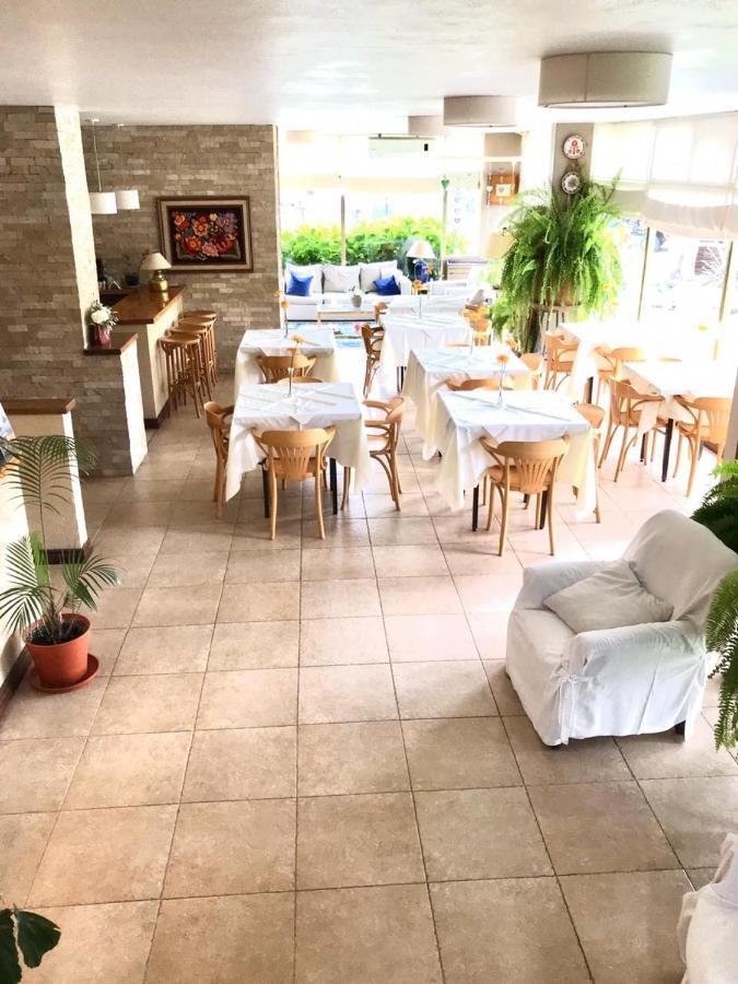 Hotel Europa Пинамар Екстериор снимка